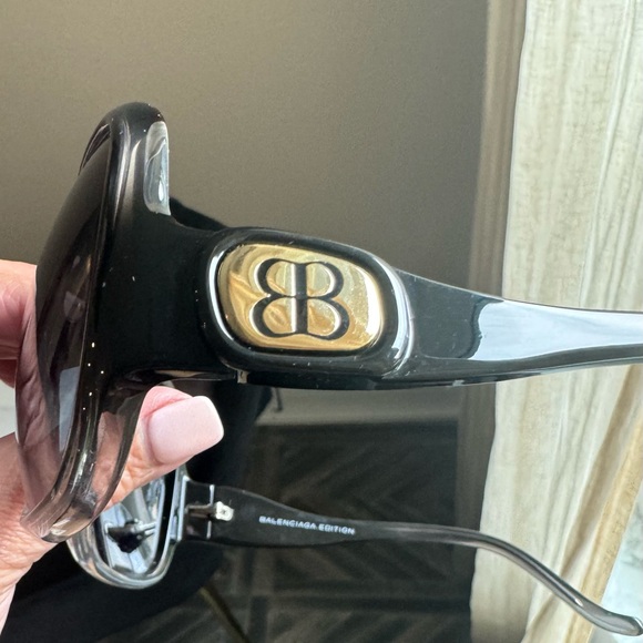 BALENCIAGA WOMEN SUNGLASSES WITH CASE. Style BL 0008/S 04 100% Authentic EUC - Picture 4 of 11